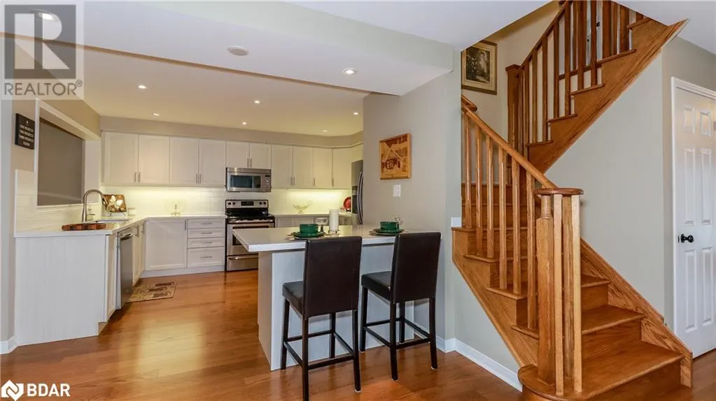 28 MASTERS Crescent