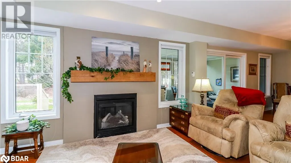 28 MASTERS Crescent