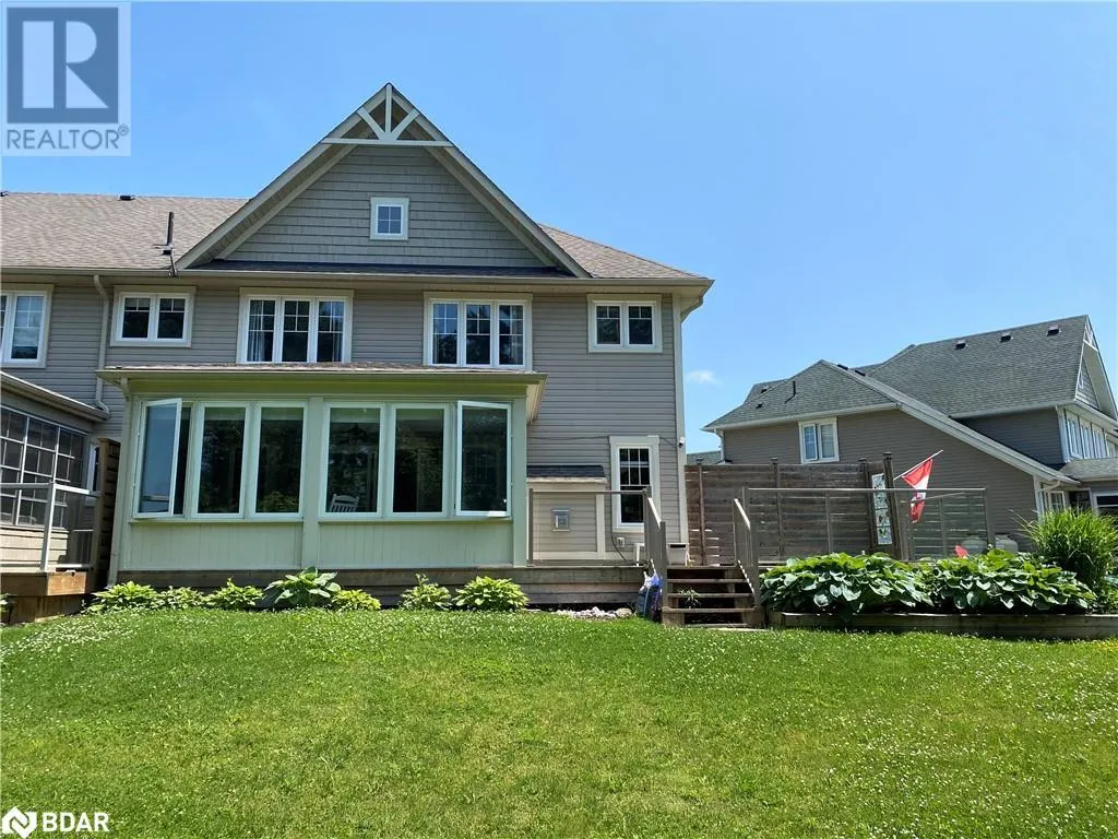 28 MASTERS Crescent