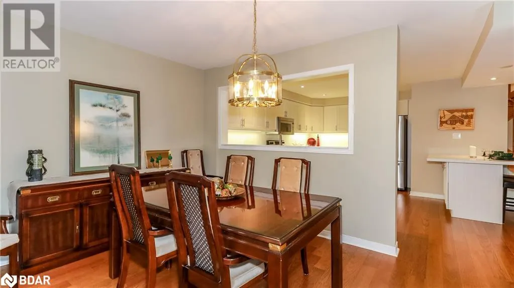 28 MASTERS Crescent