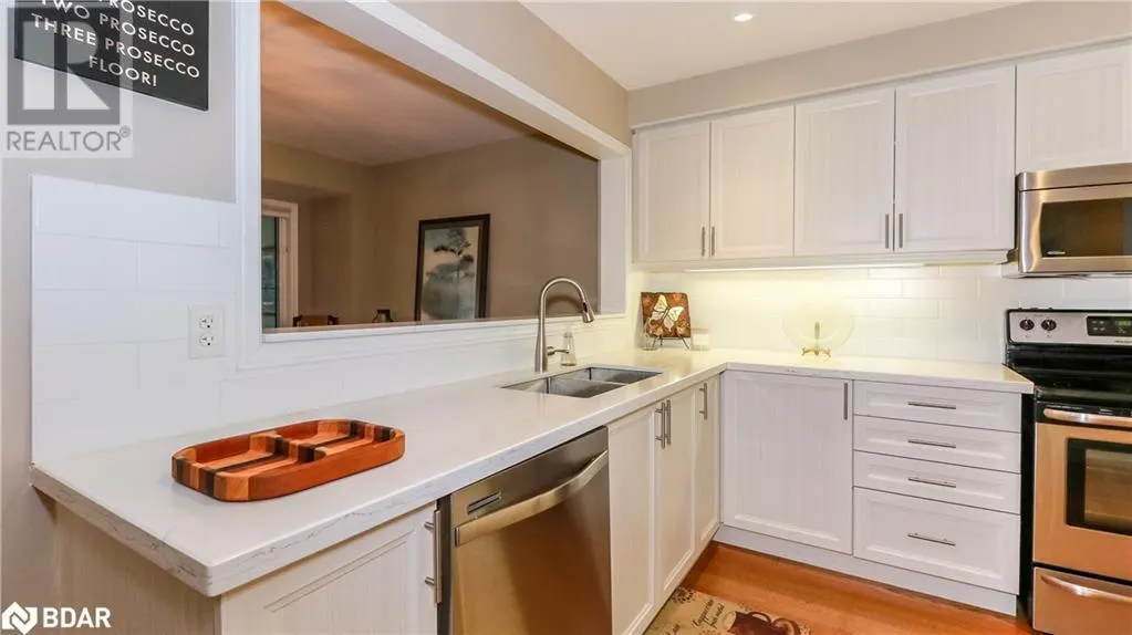 28 MASTERS Crescent
