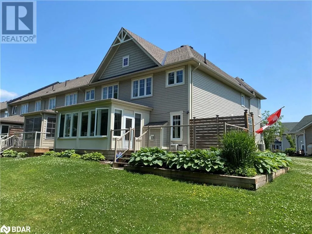 28 MASTERS Crescent