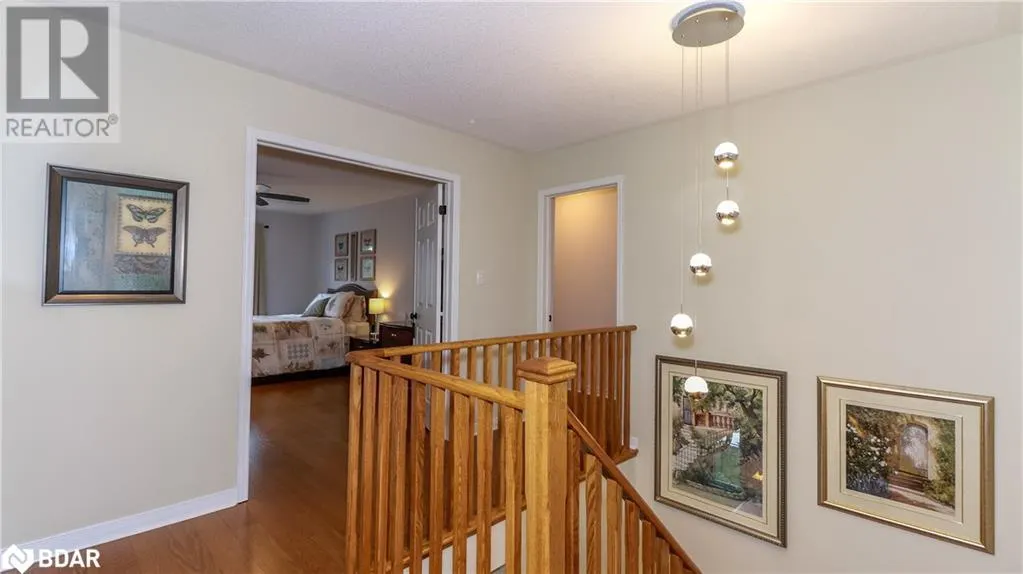 28 MASTERS Crescent