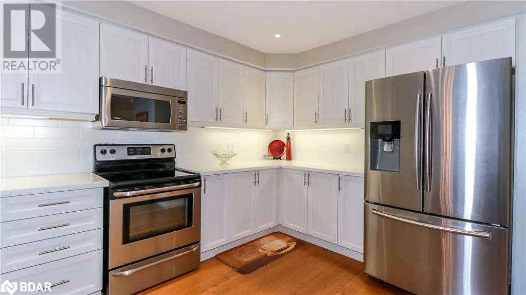 28 MASTERS Crescent