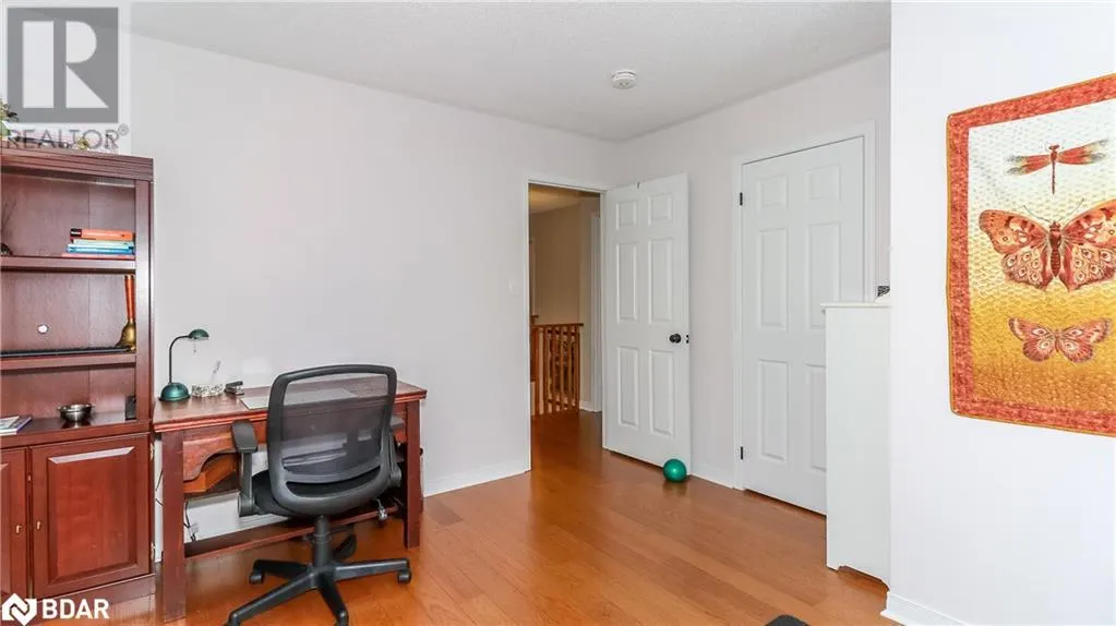 28 MASTERS Crescent