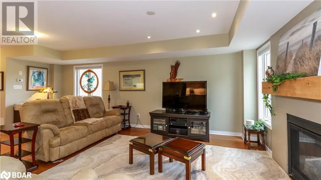 28 MASTERS Crescent