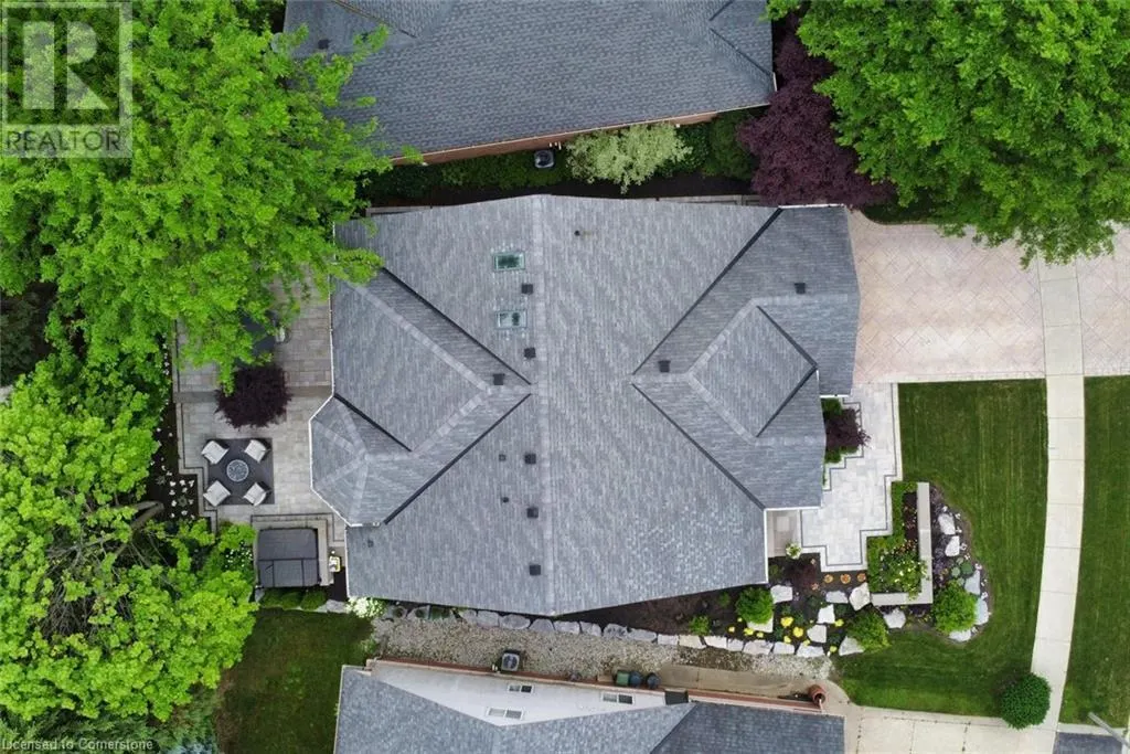 98 MOORE Crescent
