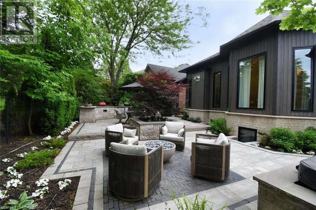 98 MOORE Crescent