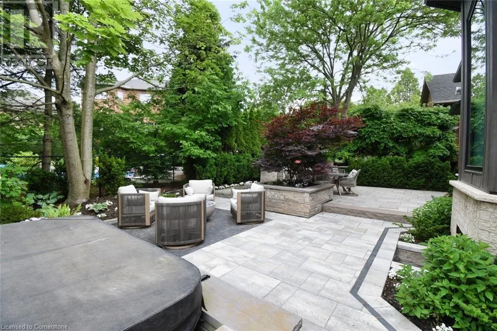 98 MOORE Crescent