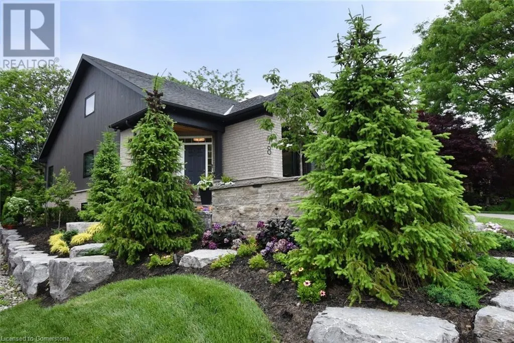 98 MOORE Crescent