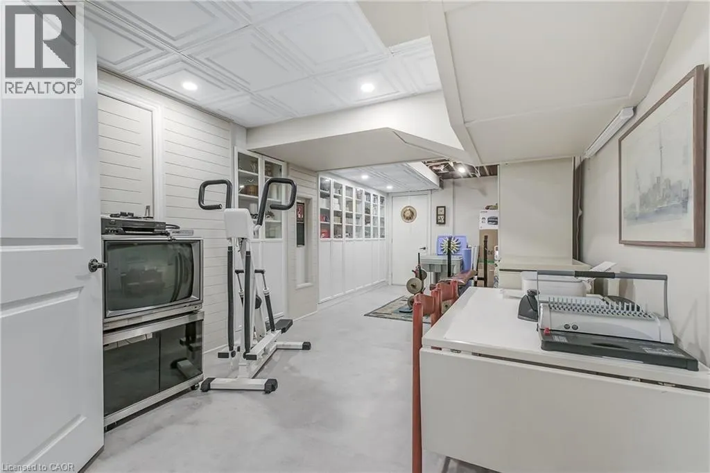 18 FLANDERS Road