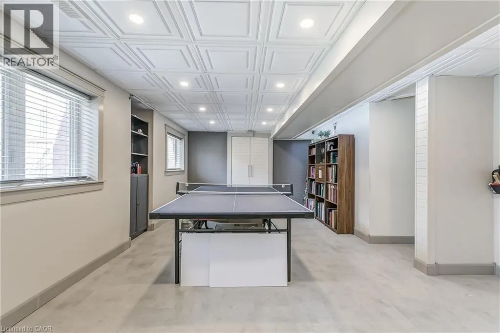 18 FLANDERS Road