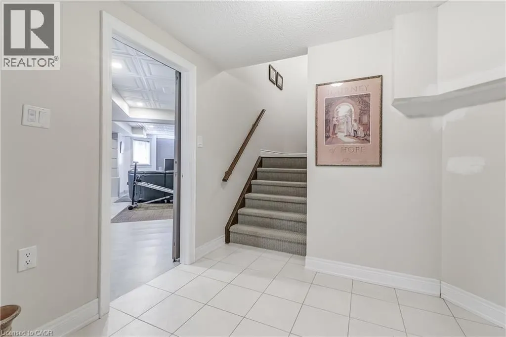 18 FLANDERS Road
