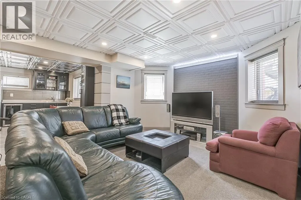 18 FLANDERS Road