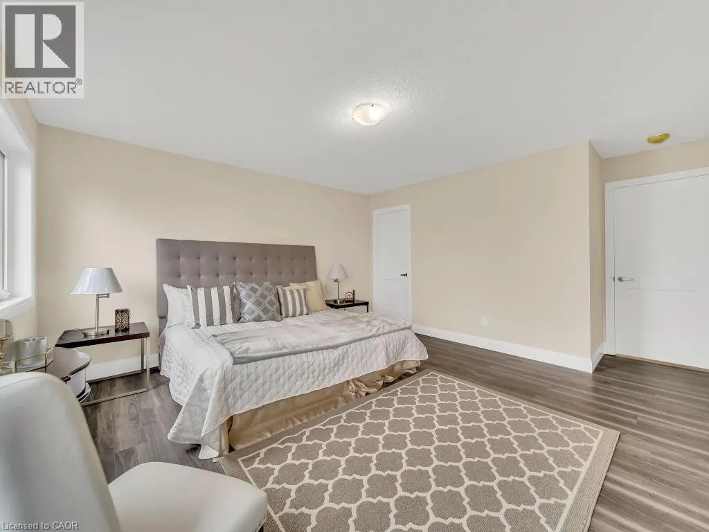 256 W KING Street