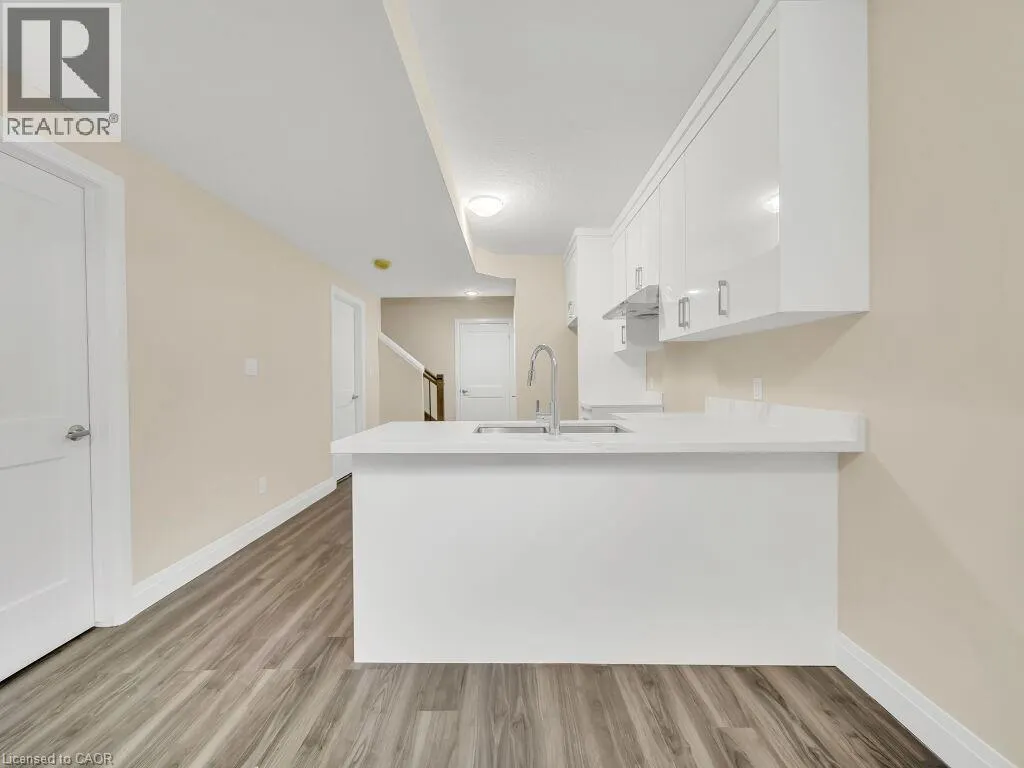 256 W KING Street