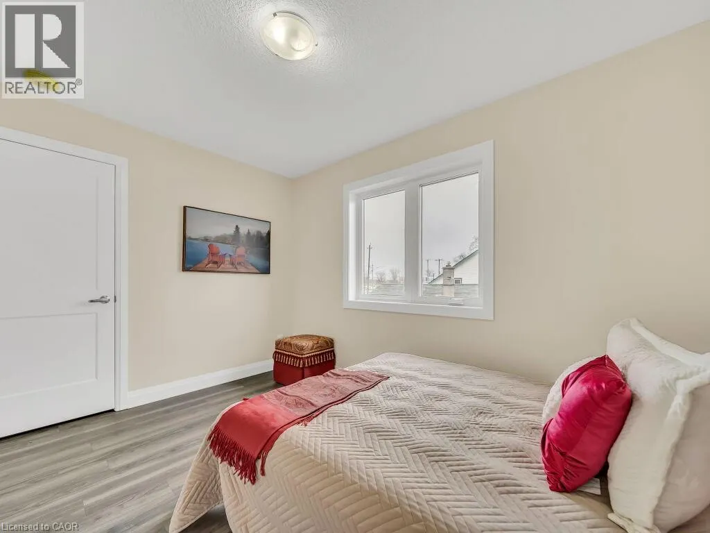 256 W KING Street
