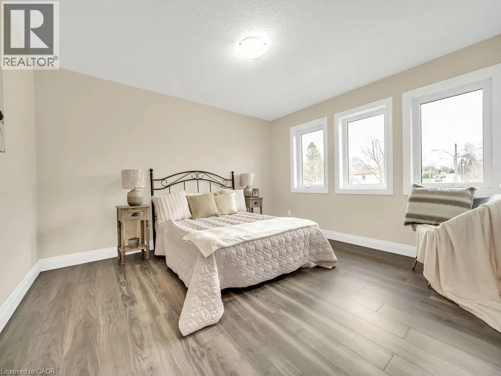 256 W KING Street