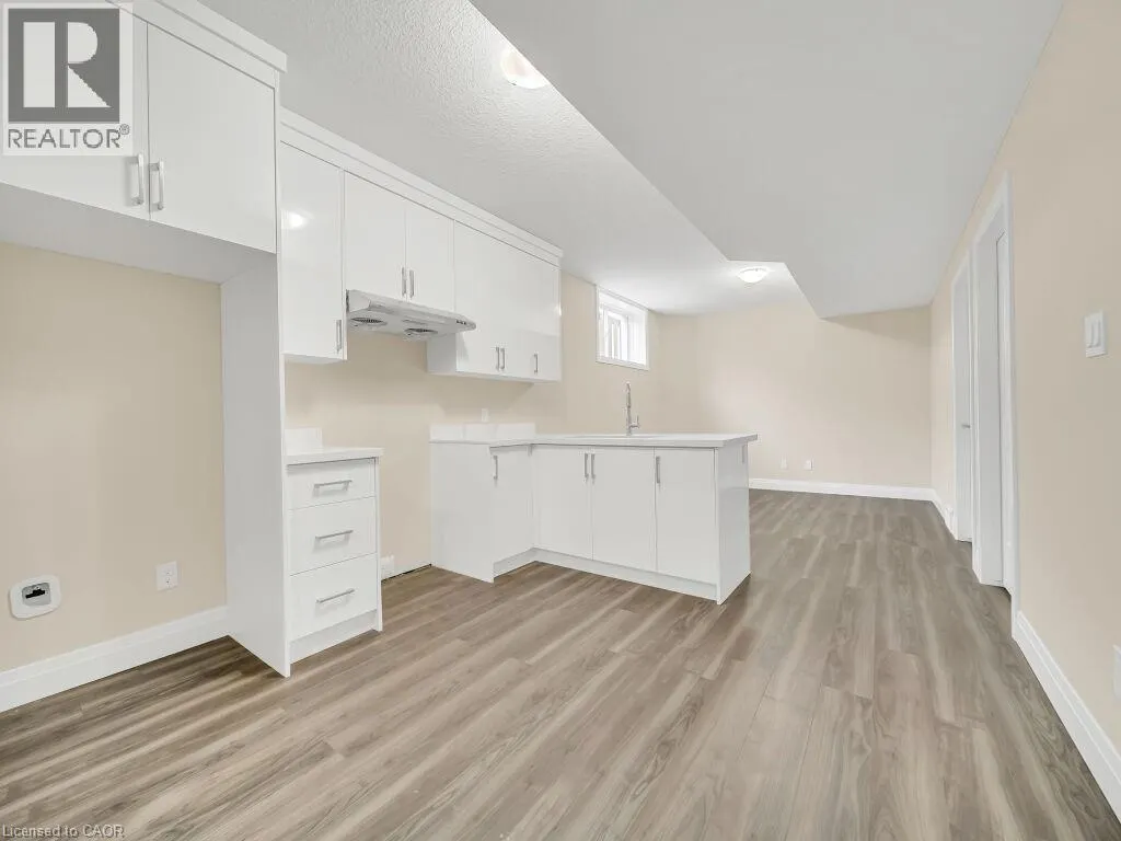 256 W KING Street