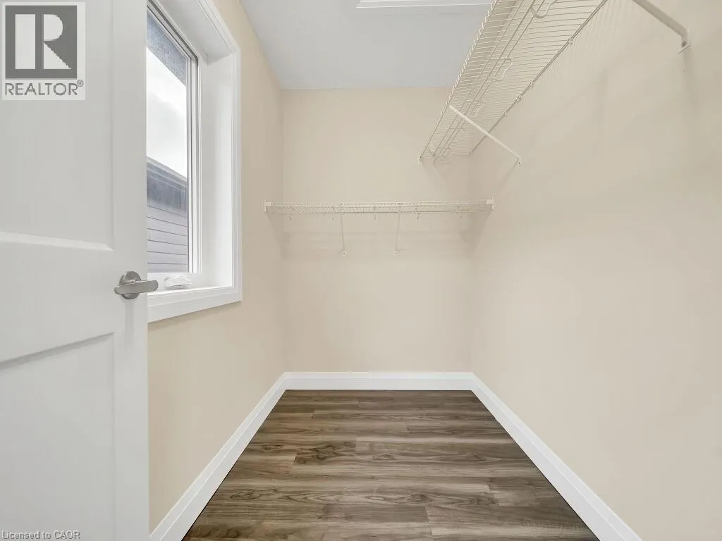 256 W KING Street