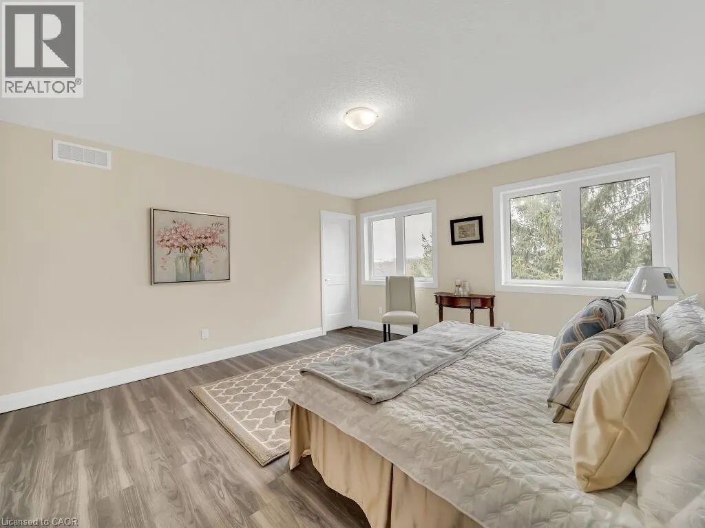 256 W KING Street