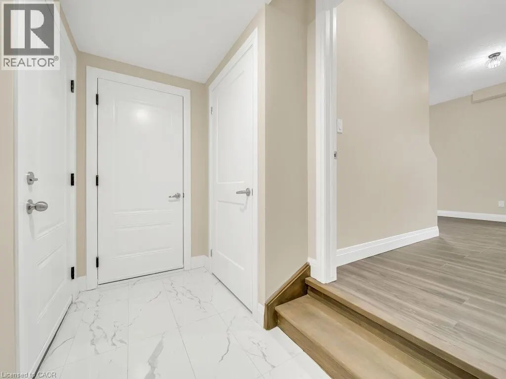 256 W KING Street