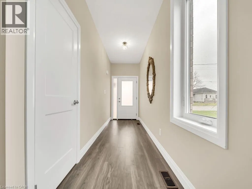 256 W KING Street