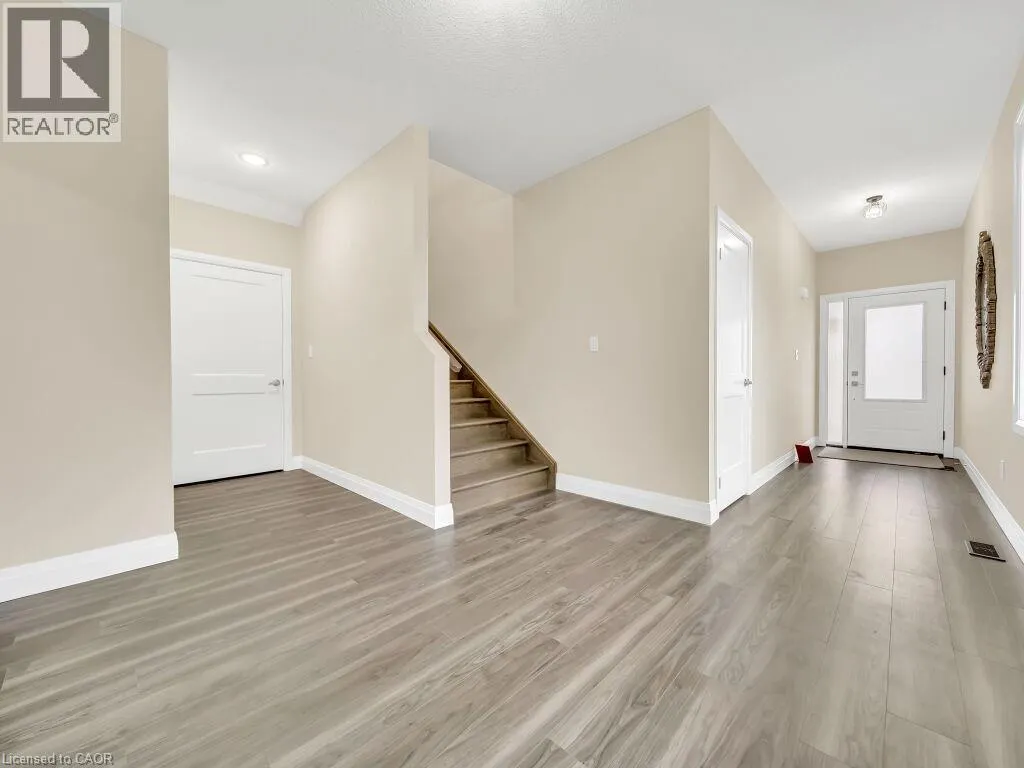 256 W KING Street