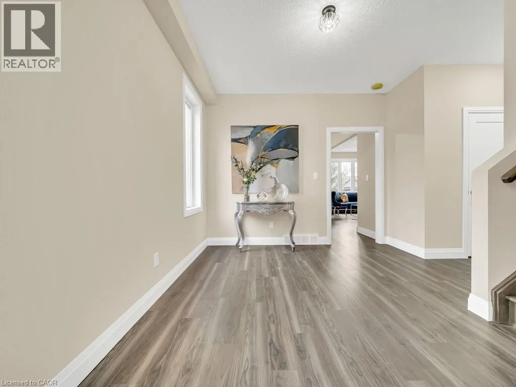 256 W KING Street