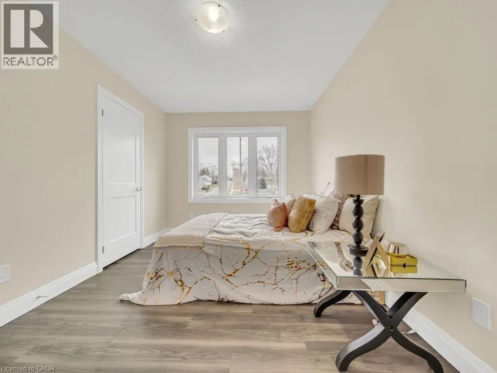 256 W KING Street