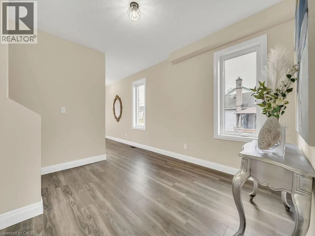 256 W KING Street