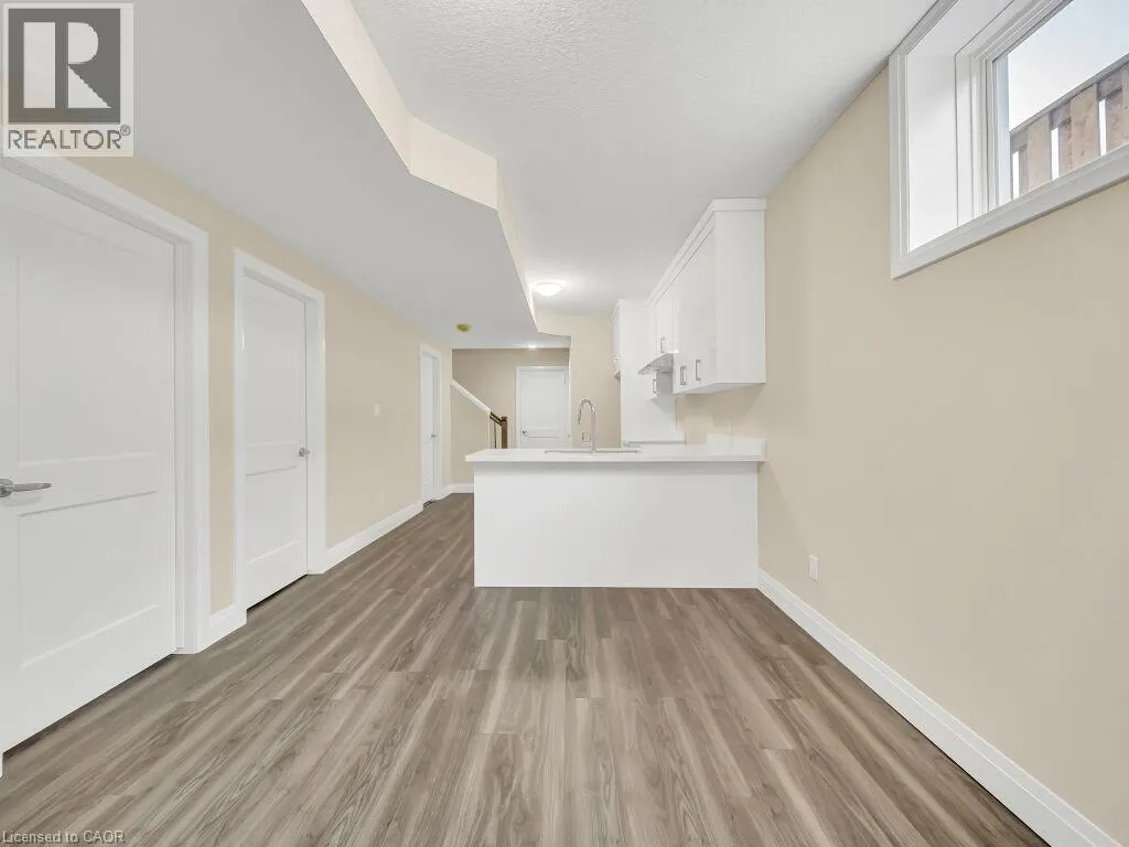 256 W KING Street