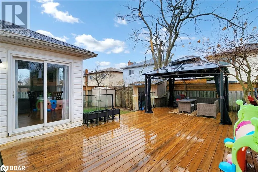 40 SHAKESPEARE Crescent