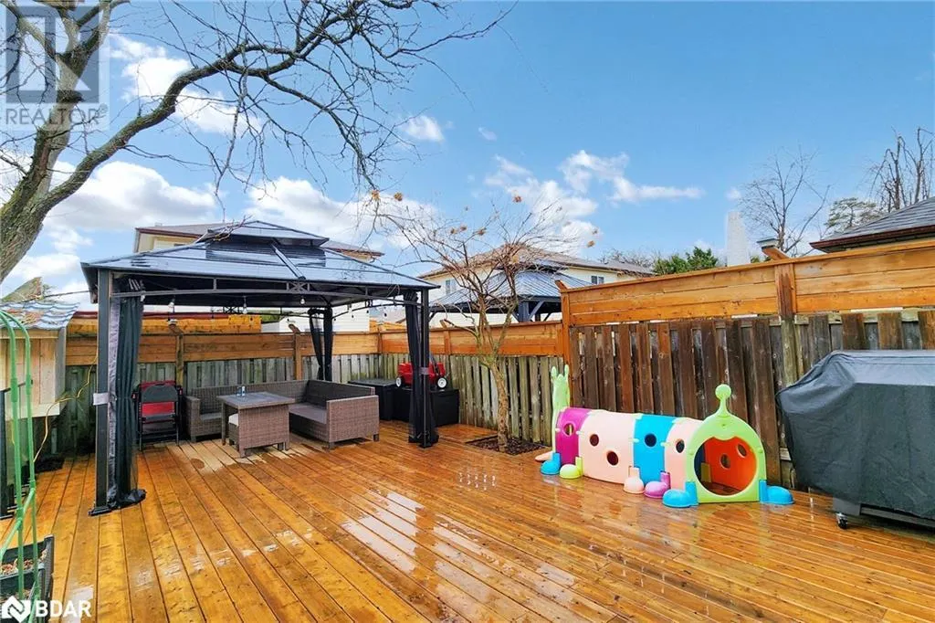 40 SHAKESPEARE Crescent