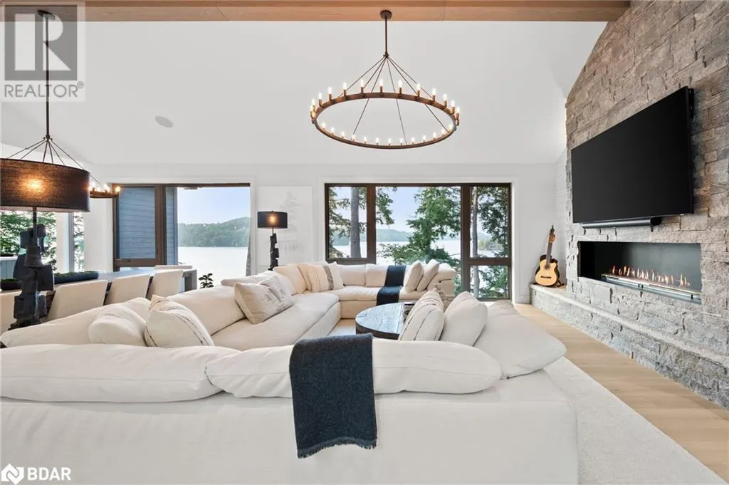 124 CLAREN CRESCENT Crescent