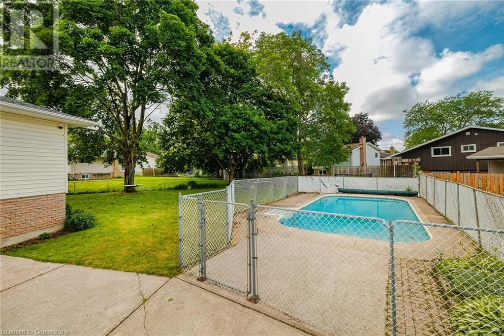 15 LAGUNA Crescent