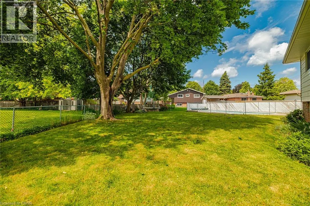 15 LAGUNA Crescent