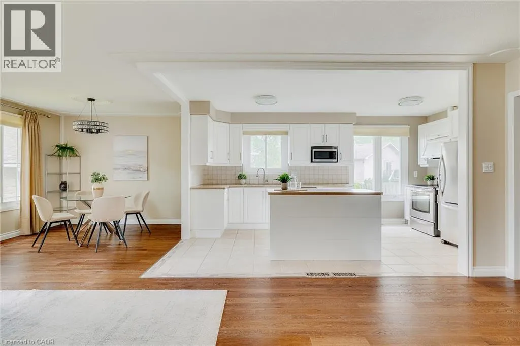 15 LAGUNA Crescent