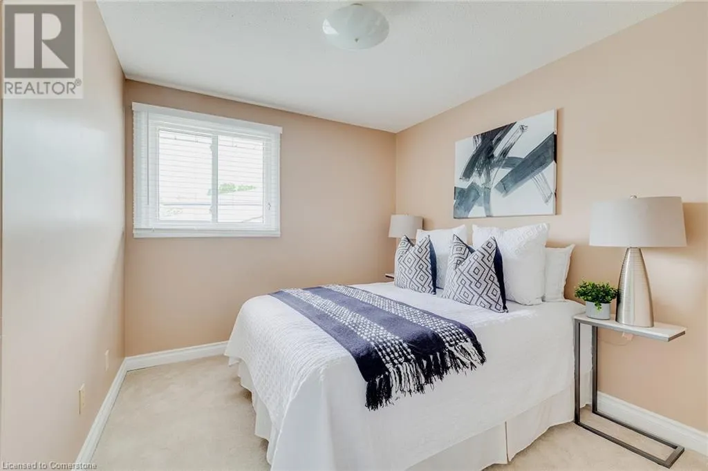 15 LAGUNA Crescent