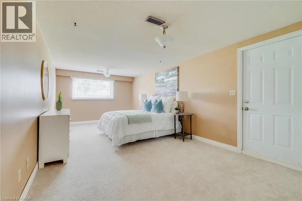 15 LAGUNA Crescent