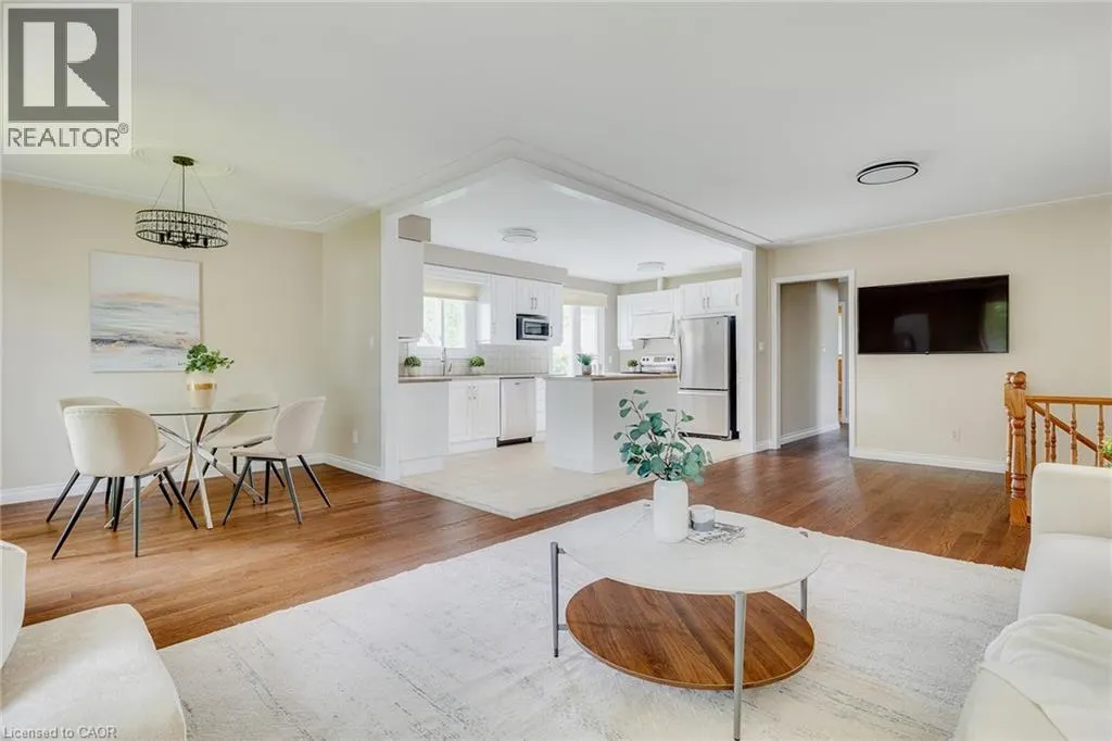 15 LAGUNA Crescent
