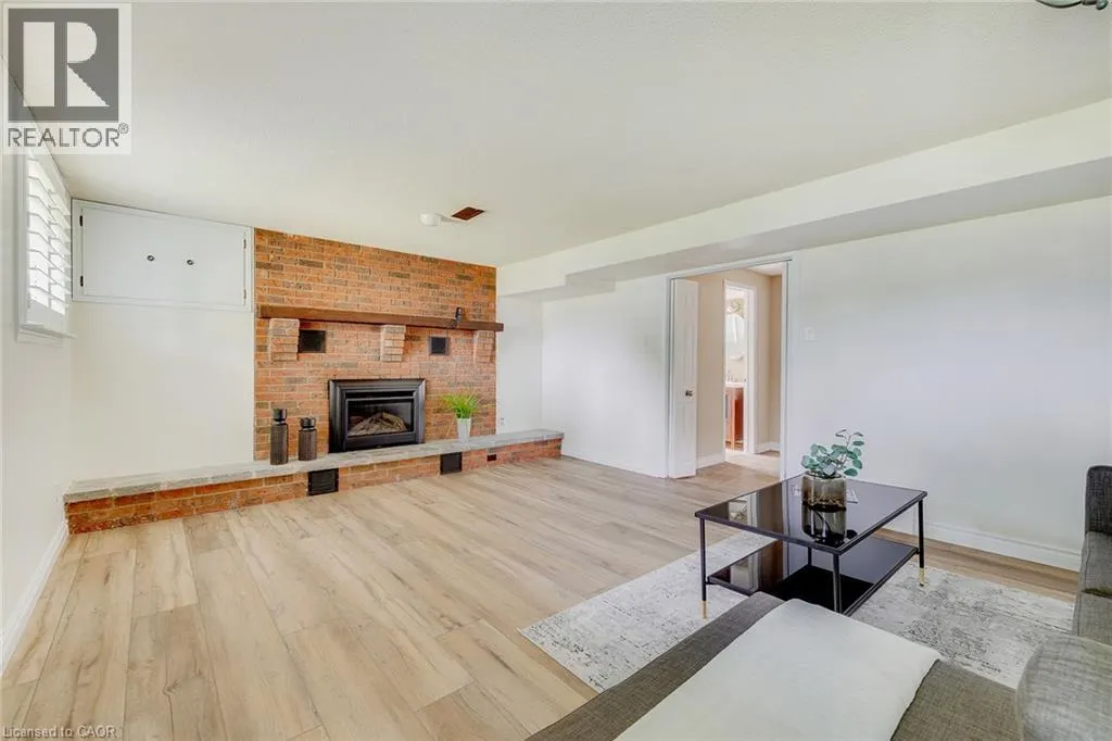 15 LAGUNA Crescent