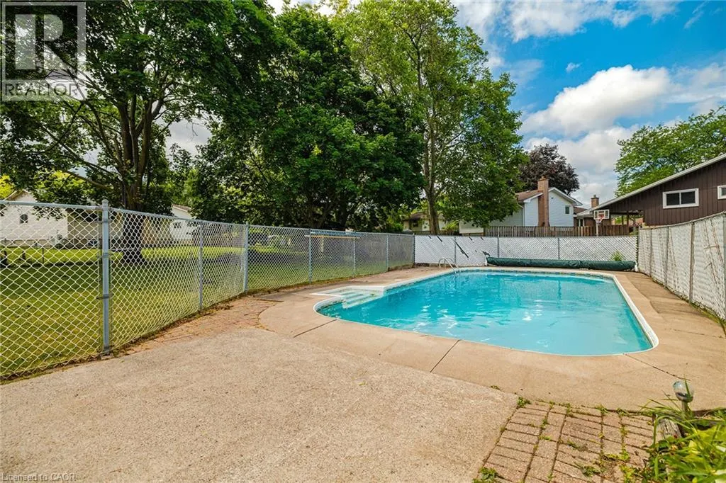 15 LAGUNA Crescent