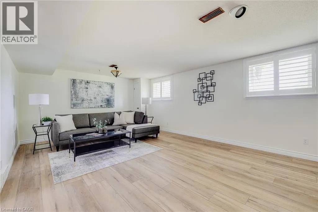 15 LAGUNA Crescent