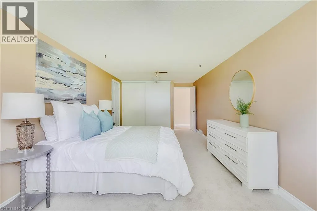 15 LAGUNA Crescent
