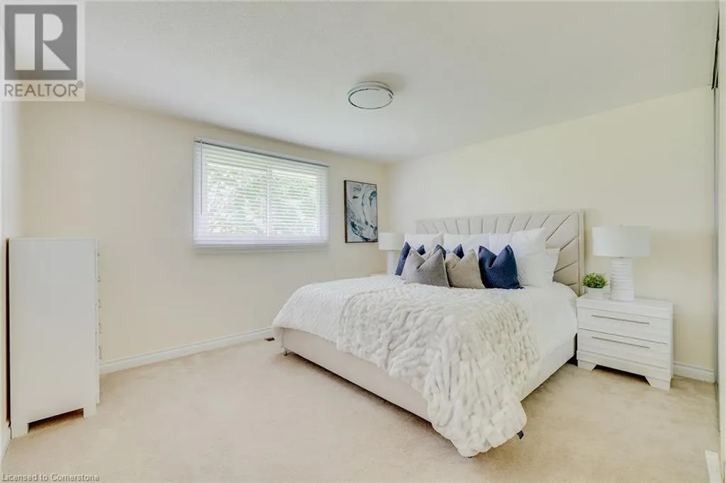 15 LAGUNA Crescent