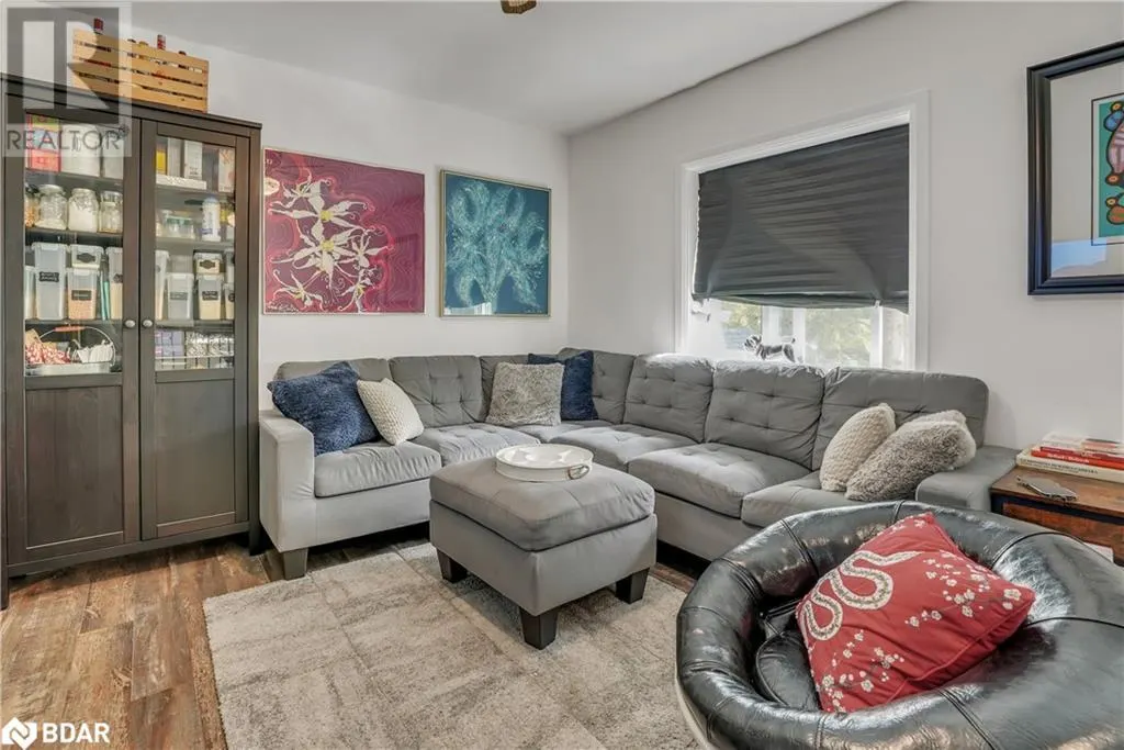 43 MANITOU Crescent