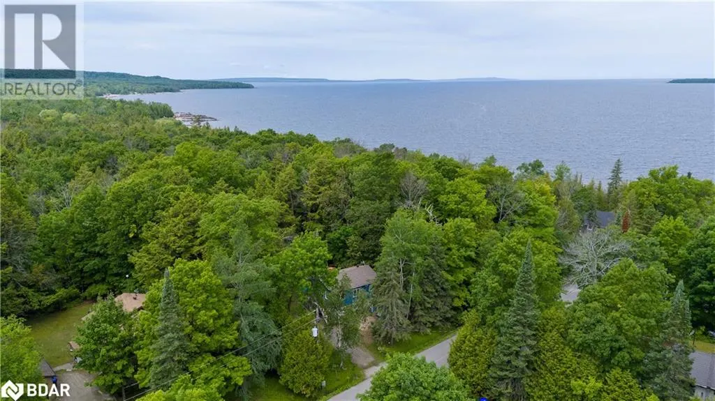 43 MANITOU Crescent