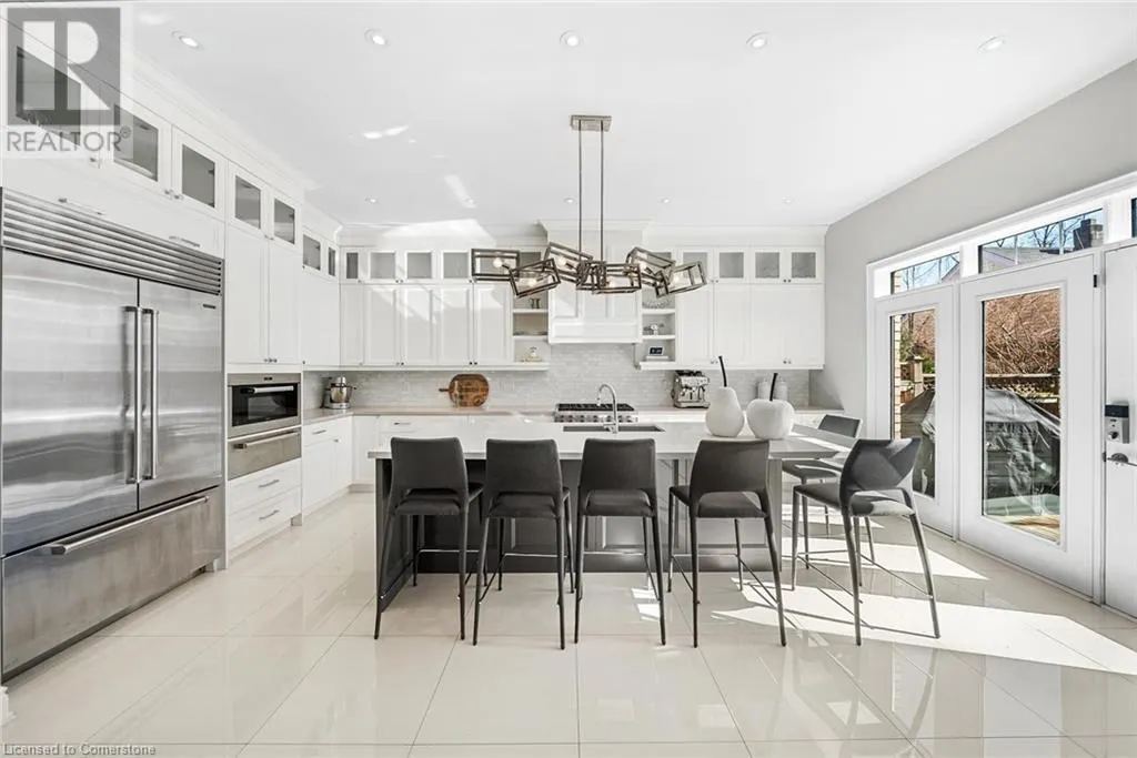 114 WATERVIEW Common