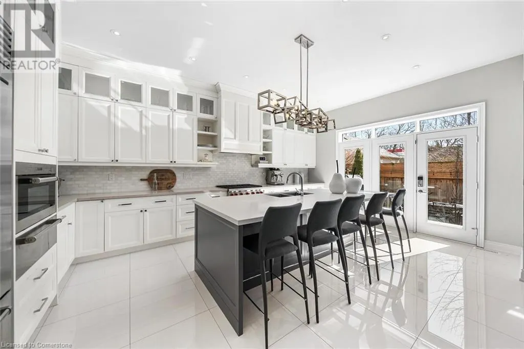 114 WATERVIEW Common